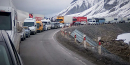 Լարսը փակ է բեռնատարների համար