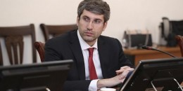 Գրիգոր Մինասյանը գրասենյակը իշխանավորների շահերն է պաշտպանում․ &laquo;Հրապարակ&raquo;