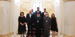 Վեհափառ Հայրապետն ընդունել է &laquo;Մայր Հայաստան&raquo; ժողովրդական շարժման նախաձեռնող խմբի անդամներին