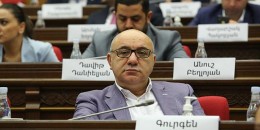 Գուրգեն Արսենյանը պատրաստ է քննարկել Բագրատ սրբազանի հետ հանդիպման առաջարկը