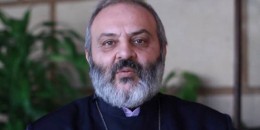 Ինչո՞ւ երկու տարի առաջ թշնամու գրաված հողերի մասին չեք խոսում, հանկարծ 90-ականների հողերի մասին եք խոսում. Սրբազան