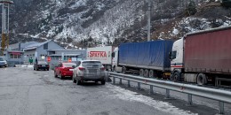 Լարսը փակ է բոլոր տեսակի տրանսպորտային միջոցների համար