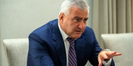 Փոքրիկ խմբակը ցույց տվեց, որ բառի ամենաուղիղ իմաստով պատրաստ է անցնել յուրաքանչյուր սրբության վրայով. Սամվել Կարապետյան