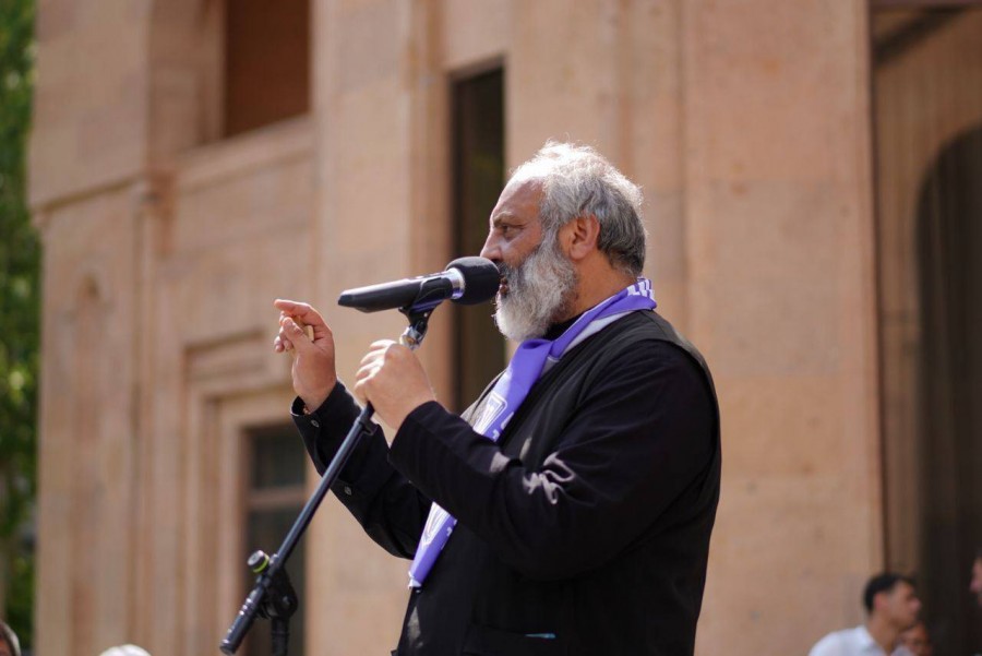 Իմ թիկունքում իմ հարություն առած Տերն է կանգնած, իսկ ԱԱԾ-ն էլ բոլոր մեղադրանքները հերքել է. Սրբազան