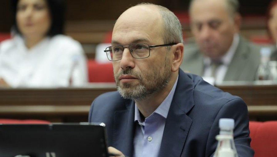 Պետության խորհրդանիշները սեղանի զարդ չեն, որ ըստ մաշվածության կամ ճաշակի փոփոխվեն. Գեղամ Նազարյան