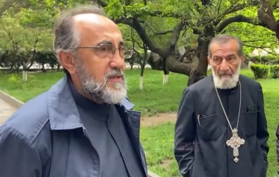 Մեկնարկում է Գյումրիից երթը, որն առաջնորդում է Միքայել Սրբազանը (ուղիղ միացում)
