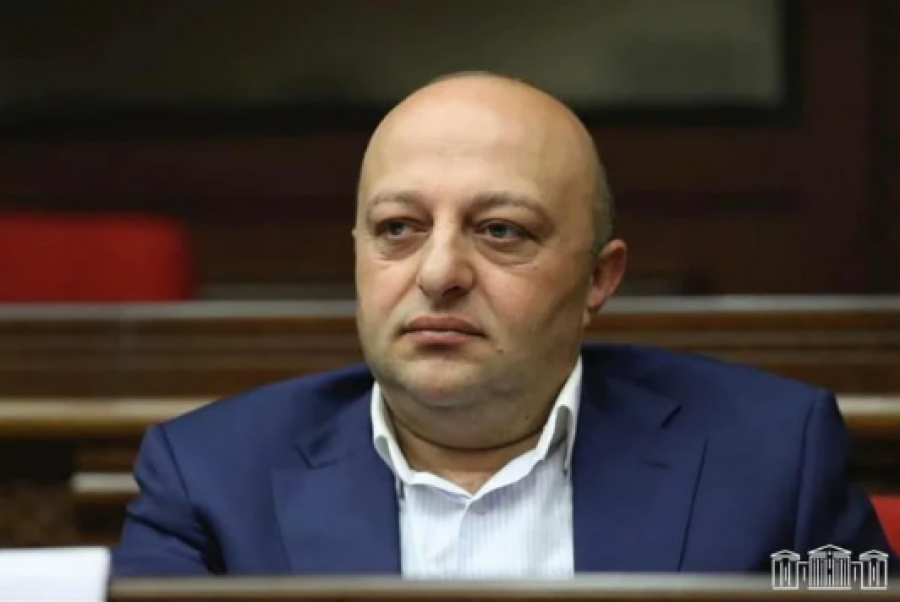 &laquo;Եկել եք, որոշել եք կալանավորեք, կալանավորեք, ձերը էտ ա՝ կալանավորելը, մարդուն ճնշելն ու վախեցնելը։ Մերը՝ պայքարելն է, թասիբն ու պատիվը&raquo;․ Արթուր Սարգսյան
