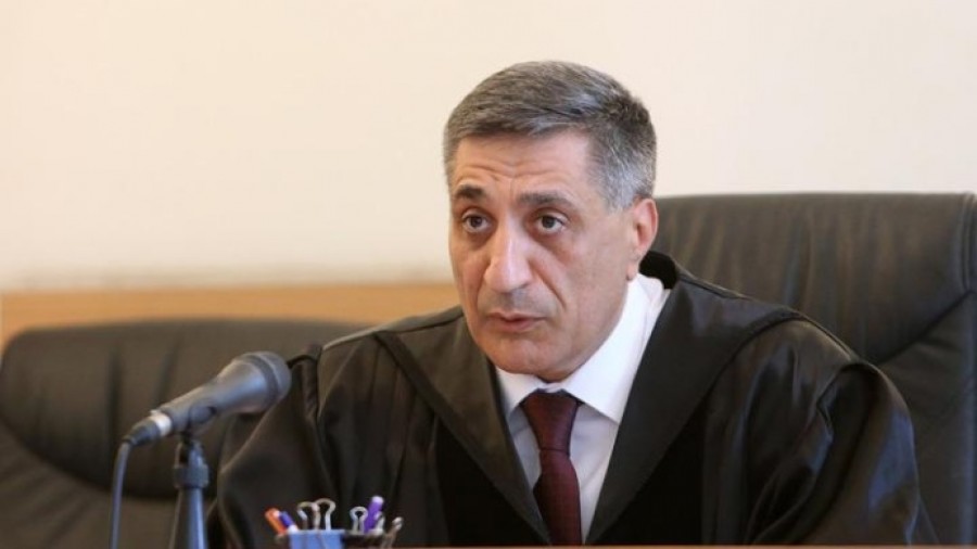 Դատավոր Արմեն Դանիելյանն առանց որևէ իրավական վերլուծության կամ փաստարկի ներկայացման, գտել է, որ Առաջին ատյանի դատարանի հետևություններն իբր իրավաչափ են. Սամվել Կարապետյանի պաշտպանության խորհուրդ