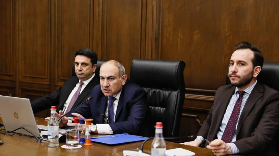 Նիկոլի հերթական պահանջը ցայտնոտի մեջ է գցել կուսակիցներին․ &laquo;Իրավունք&raquo;
