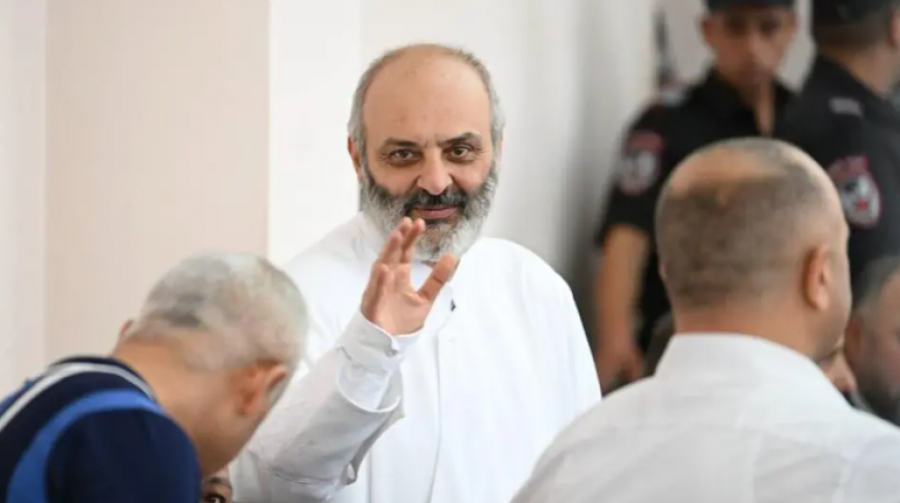 Դարձյալ պնդում եմ՝ քննչական կոմիտեի ղեկավարն ակնհայտ զեղծարար և ստախոս է․ Բագրատ սրբազան