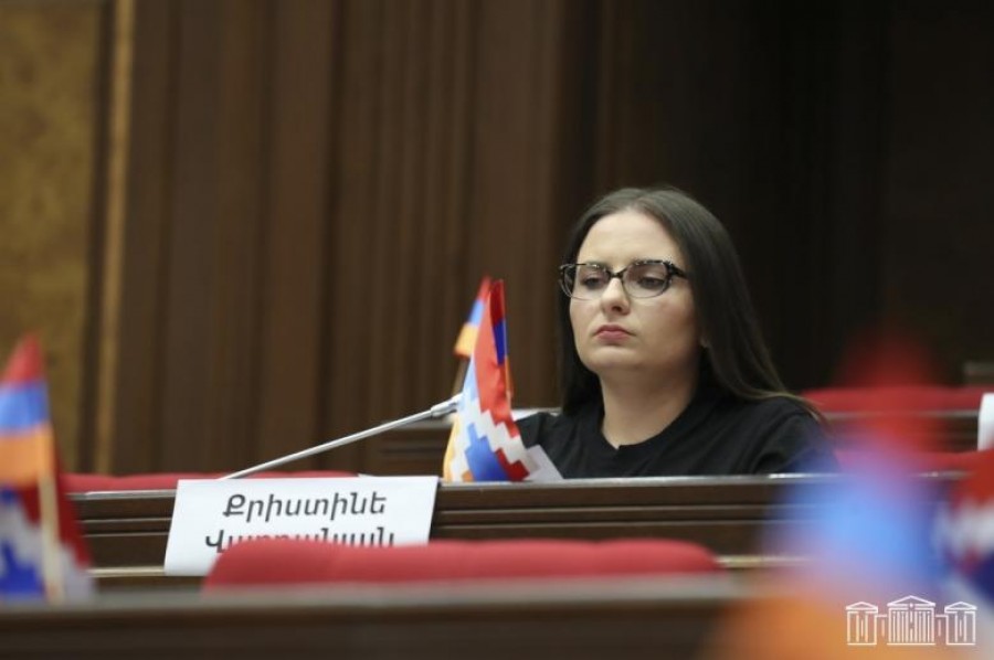 Երբ չես կարողանում երկար ժամանակ խաղալ դերդ ու դիմակդ պատռվում է․ Քրիստինե Վարդանյան