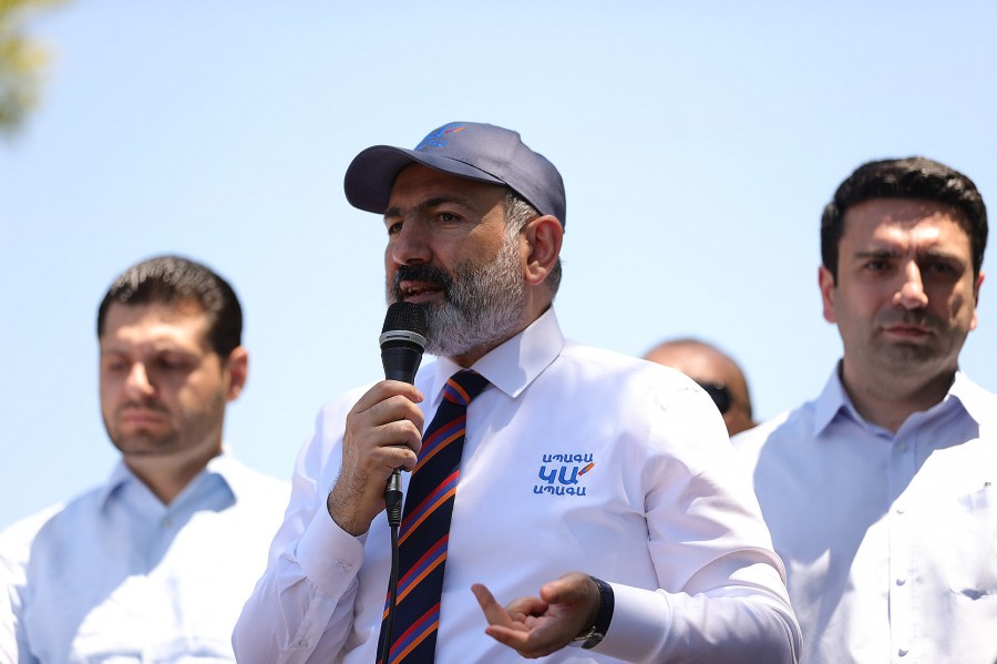 Փաշինյանն անձամբ է եզրափակելու քարոզարշավը, որ, իր սովորույթի համաձայն, մյուս թեկնածուների դեմ սև փիառ անի․ &laquo;Հրապարակ&raquo;