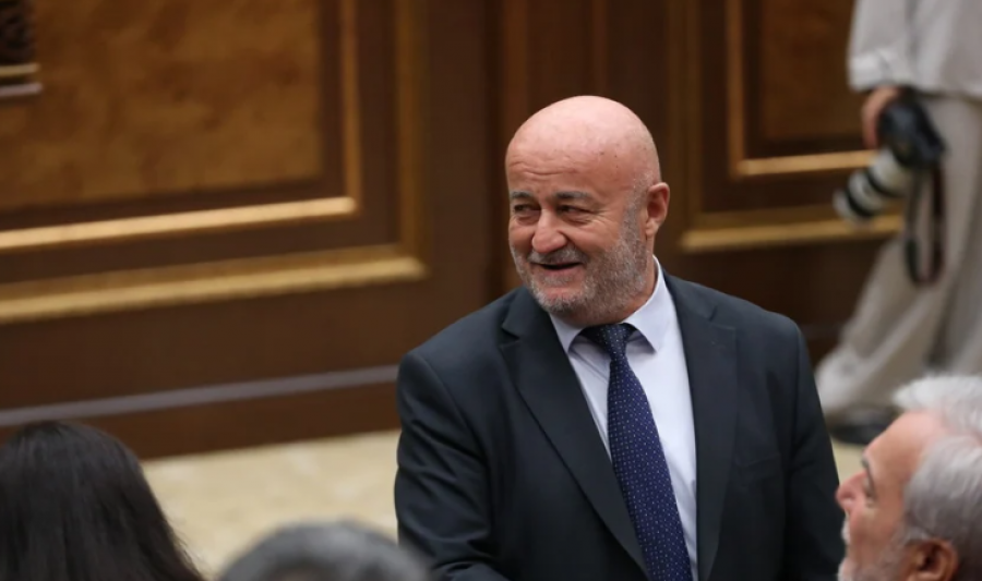ՔՊ-ականների ռևերանսները Հովիկ Աղազարյանին․ &laquo;Հրապարակ&raquo;