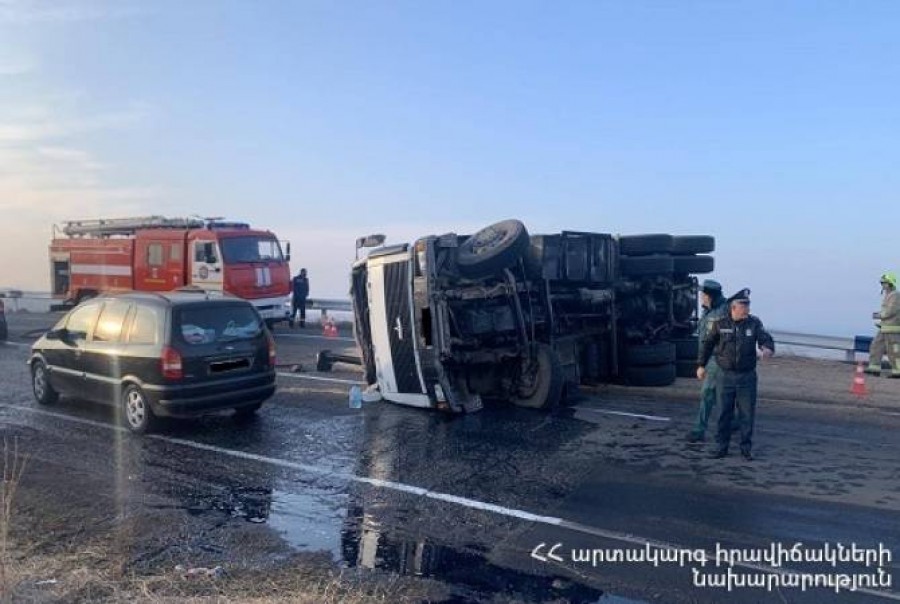 Աշտարակ-Ապարան ավտոճանապարհի բեռնատար է կողաշրջվել