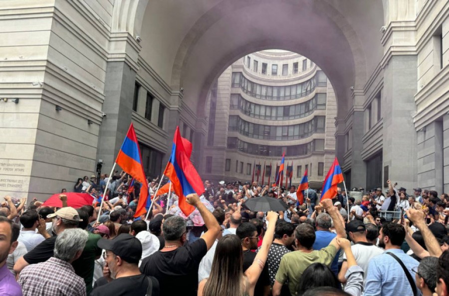 Ինֆորմացիա կա, որ վախկոտը հրաման է տվել, որ ժողովրդին ծեծեն, ջարդեն տուն ուղարկեն. Բագրատ Սրբազան